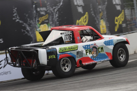 cleetus-mcfarland-and-bristol-1000-features-stadium-super-trucks-2022-08-30_19-14-38_774390