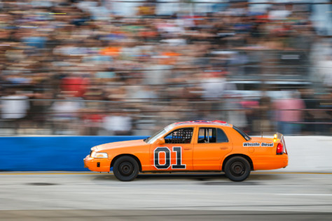 cleetus-mcfarland-and-bristol-1000-features-stadium-super-trucks-2022-08-30_19-15-09_067217