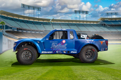 la-dodgers-bobby-patton-of-fastball-racing-swings-jimco-trophy-truck-2022-09-07_12-12-08_597843