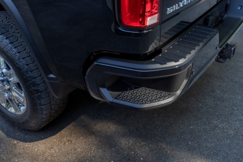oe-spotlight-the-2024-silverado-hd-gets-a-host-of-updates-2022-09-27_06-47-37_491467
