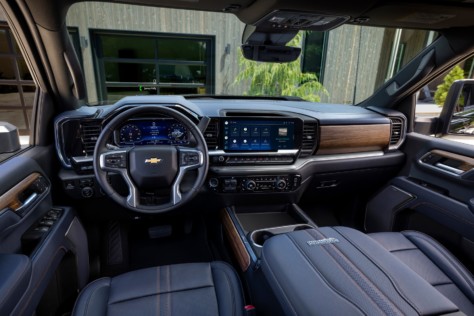 oe-spotlight-the-2024-silverado-hd-gets-a-host-of-updates-2022-09-27_06-47-45_910747