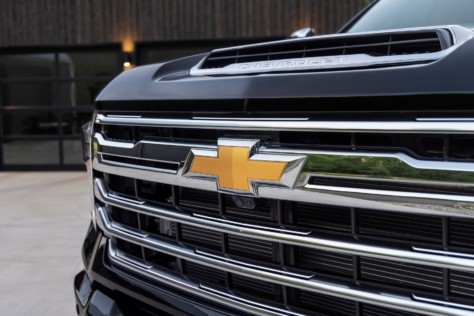 oe-spotlight-the-2024-silverado-hd-gets-a-host-of-updates-2022-09-27_06-48-09_841571