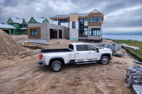 oe-spotlight-the-2024-silverado-hd-gets-a-host-of-updates-2022-09-27_06-48-14_010946
