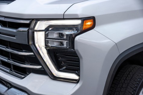 oe-spotlight-the-2024-silverado-hd-gets-a-host-of-updates-2022-09-27_06-48-21_787036