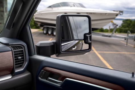 oe-spotlight-the-2024-silverado-hd-gets-a-host-of-updates-2022-09-27_06-48-45_748204