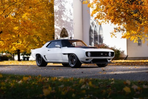sema-2022-a-first-gen-camaro-that-definitely-stands-out-in-a-crowd-2022-11-02_04-27-00_984423