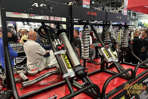 sema-2022-ads-shocks-from-holley-make-big-impact-2022-11-01_17-22-51_953472