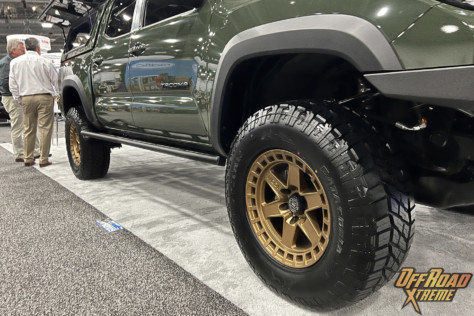 sema-2022-lta-introduces-first-injected-molded-fiberglass-truck-cap-2022-11-15_12-14-11_996128