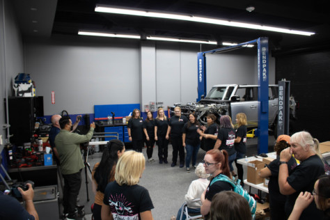 sema-2022-sema-buisnesswomens-network-unveils-female-built-bronco-2022-11-15_13-07-31_887037