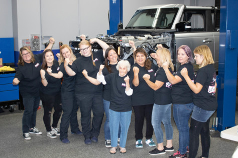 sema-2022-sema-buisnesswomens-network-unveils-female-built-bronco-2022-11-15_13-07-47_828354