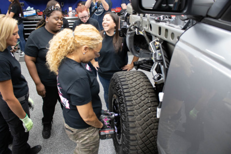 sema-2022-sema-buisnesswomens-network-unveils-female-built-bronco-2022-11-15_13-13-06_938339