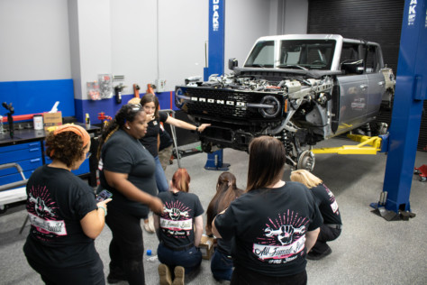 sema-2022-sema-buisnesswomens-network-unveils-female-built-bronco-2022-11-15_13-14-24_764207