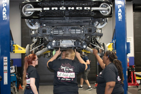 sema-2022-sema-buisnesswomens-network-unveils-female-built-bronco-2022-11-15_13-14-41_207804