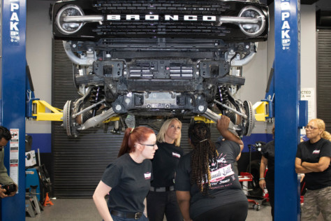 sema-2022-sema-buisnesswomens-network-unveils-female-built-bronco-2022-11-15_13-14-57_915261