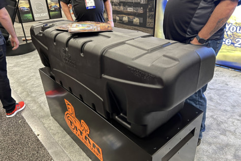 sema-2022-titan-delivers-long-range-capacity-for-gm-1500-diesels-2022-11-22_13-09-57_076790