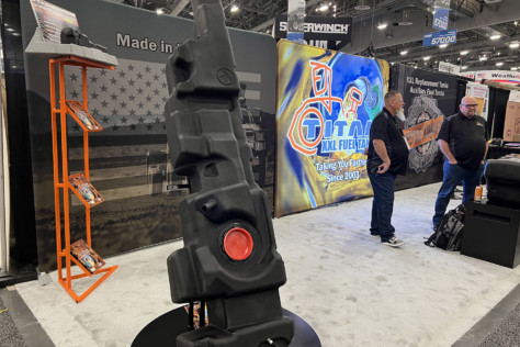 sema-2022-titan-delivers-long-range-capacity-for-gm-1500-diesels-2022-11-22_13-09-59_931599