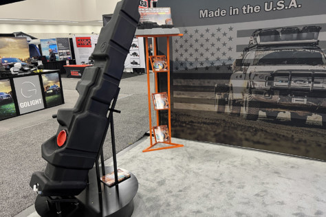 sema-2022-titan-delivers-long-range-capacity-for-gm-1500-diesels-2022-11-22_13-10-05_947221