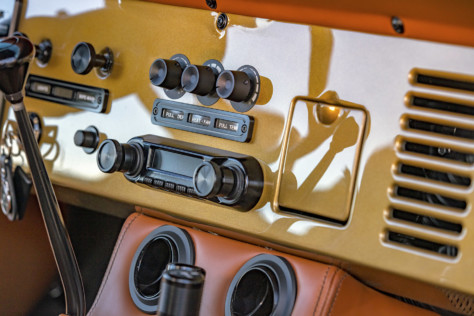 jrw-rods-amp-customs-builds-tiffany-a-bronco-2023-01-20_13-40-28_540297