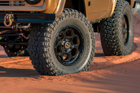 jrw-rods-amp-customs-builds-tiffany-a-bronco-2023-01-20_13-40-57_079796