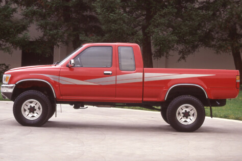 2024-toyota-tacoma-teasers-have-truck-fans-salivating-2023-05-03_16-28-41_851514