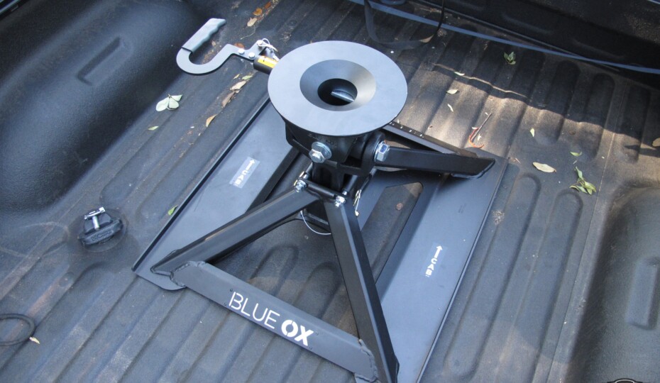 Tested: The Blue Ox BXR2100 Fifth-Wheel Hitch