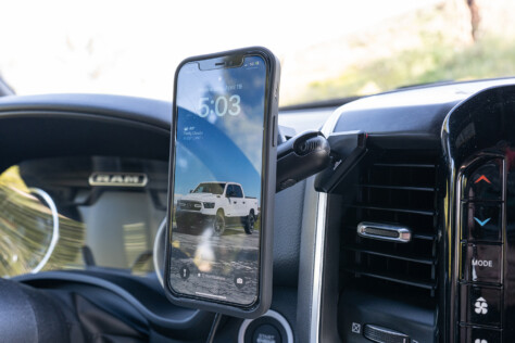 super-trick-vehicle-specific-phone-mounts-perfect-for-off-roading-2023-07-07_13-48-12_919343