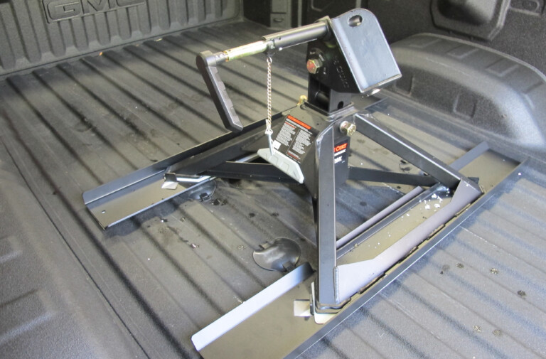Curt CrossWing Hitch: Easily Making A Fifth-Wheel Connection
