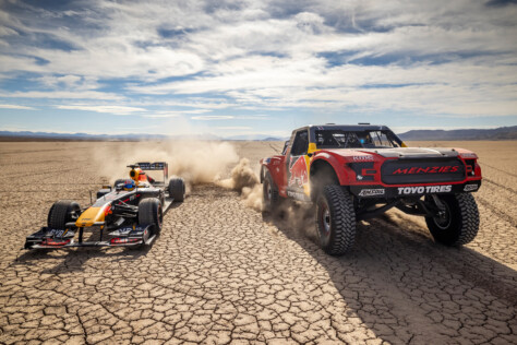 red-bull-racing-gets-lit-ahead-of-las-vegas-grand-prix-with-menzies-2023-08-16_11-05-57_685527