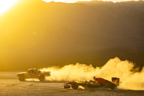 red-bull-racing-gets-lit-ahead-of-las-vegas-grand-prix-with-menzies-2023-08-16_11-06-56_521033