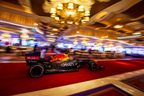 red-bull-racing-gets-lit-ahead-of-las-vegas-grand-prix-with-menzies-2023-08-16_11-07-56_125659