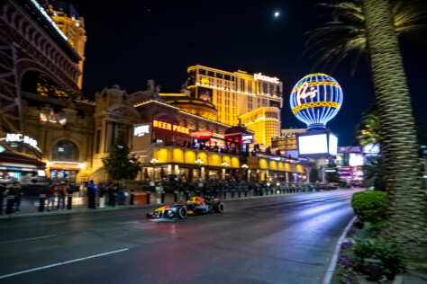 red-bull-racing-gets-lit-ahead-of-las-vegas-grand-prix-with-menzies-2023-08-16_11-08-34_619920