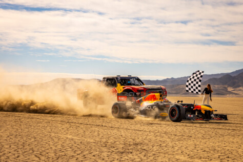 red-bull-racing-gets-lit-ahead-of-las-vegas-grand-prix-with-menzies-2023-08-16_11-08-43_794718