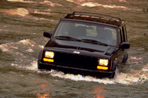 xj-cherokee-upgrade-family-off-roader-gets-a-garvin-sport-rack-2023-09-08_11-03-52_522610