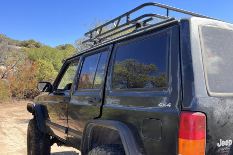 xj-cherokee-upgrade-family-off-roader-gets-a-garvin-sport-rack-2023-09-08_11-05-17_511258