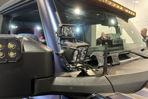 sema-2023-oracle-lighting-off-road-laser-beams-are-awesome-2023-10-31_21-11-15_983969