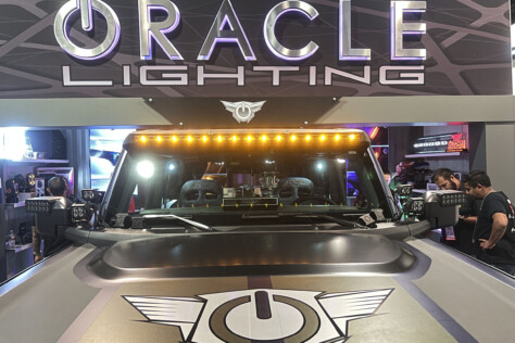 sema-2023-oracle-lighting-off-road-laser-beams-are-awesome-2023-10-31_21-11-27_907777