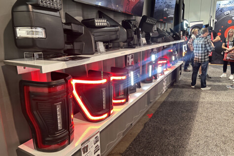 sema-2023-oracle-lighting-off-road-laser-beams-are-awesome-2023-10-31_21-11-58_074439