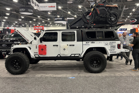 2023-sema-show-rugged-venturous-truck-cap-designed-for-adventure-2023-11-16_16-27-50_899942