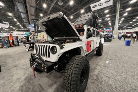 2023-sema-show-rugged-venturous-truck-cap-designed-for-adventure-2023-11-16_16-27-57_196044