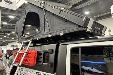 2023-sema-show-rugged-venturous-truck-cap-designed-for-adventure-2023-11-16_16-29-42_100689