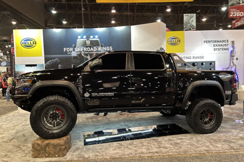 sema-2023-hella-launches-powerful-blade-lights-for-on-and-off-road-2023-12-05_18-05-03_096255