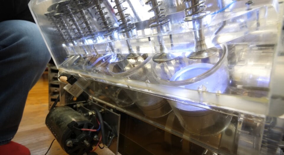 Plexiglas Engine_10