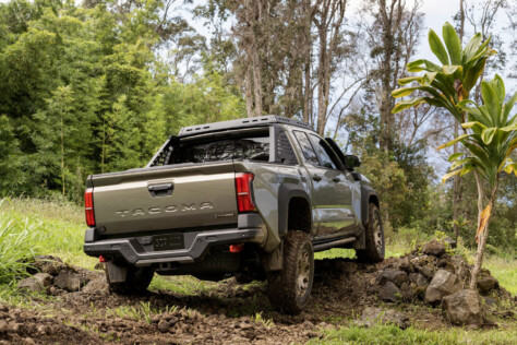 2024-toyota-tacoma-design-inspired-by-off-road-racing-2024-01-08_17-30-48_044358
