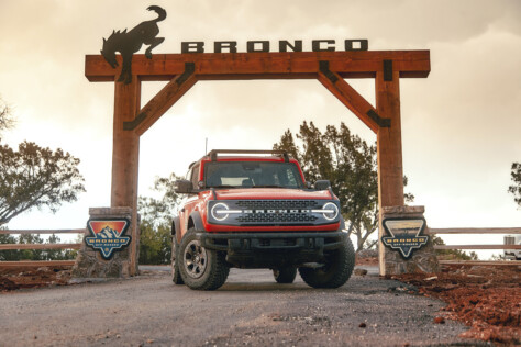 f1-drivers-get-a-taste-of-off-roading-in-the-new-bronco-raptor-2024-01-09_17-42-11_930608