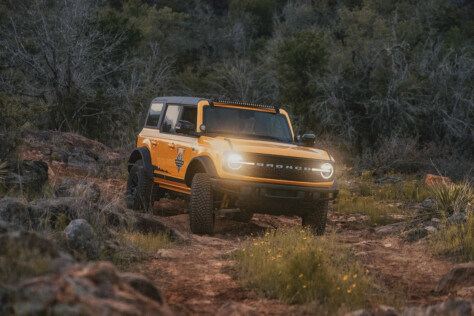 f1-drivers-get-a-taste-of-off-roading-in-the-new-bronco-raptor-2024-01-09_17-42-45_278684