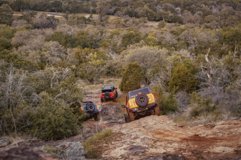 f1-drivers-get-a-taste-of-off-roading-in-the-new-bronco-raptor-2024-01-09_17-42-51_008546