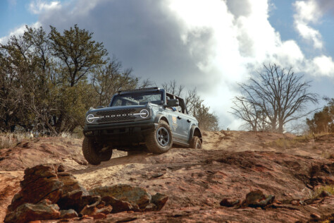 f1-drivers-get-a-taste-of-off-roading-in-the-new-bronco-raptor-2024-01-09_17-42-57_882958