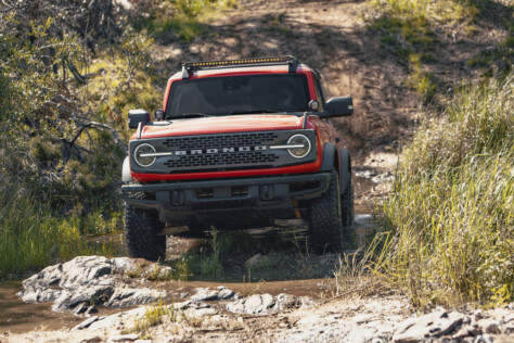 f1-drivers-get-a-taste-of-off-roading-in-the-new-bronco-raptor-2024-01-09_17-43-03_517510