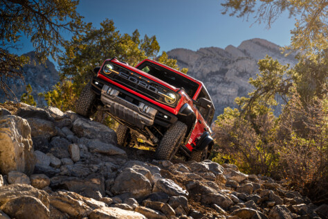 f1-drivers-get-a-taste-of-off-roading-in-the-new-bronco-raptor-2024-01-09_17-43-26_117141