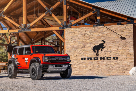 f1-drivers-get-a-taste-of-off-roading-in-the-new-bronco-raptor-2024-01-09_17-43-42_618342